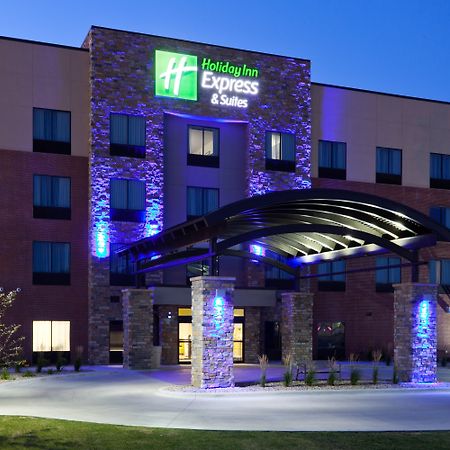 Holiday Inn Express & Suites Fort Dodge By Ihg Exterior foto