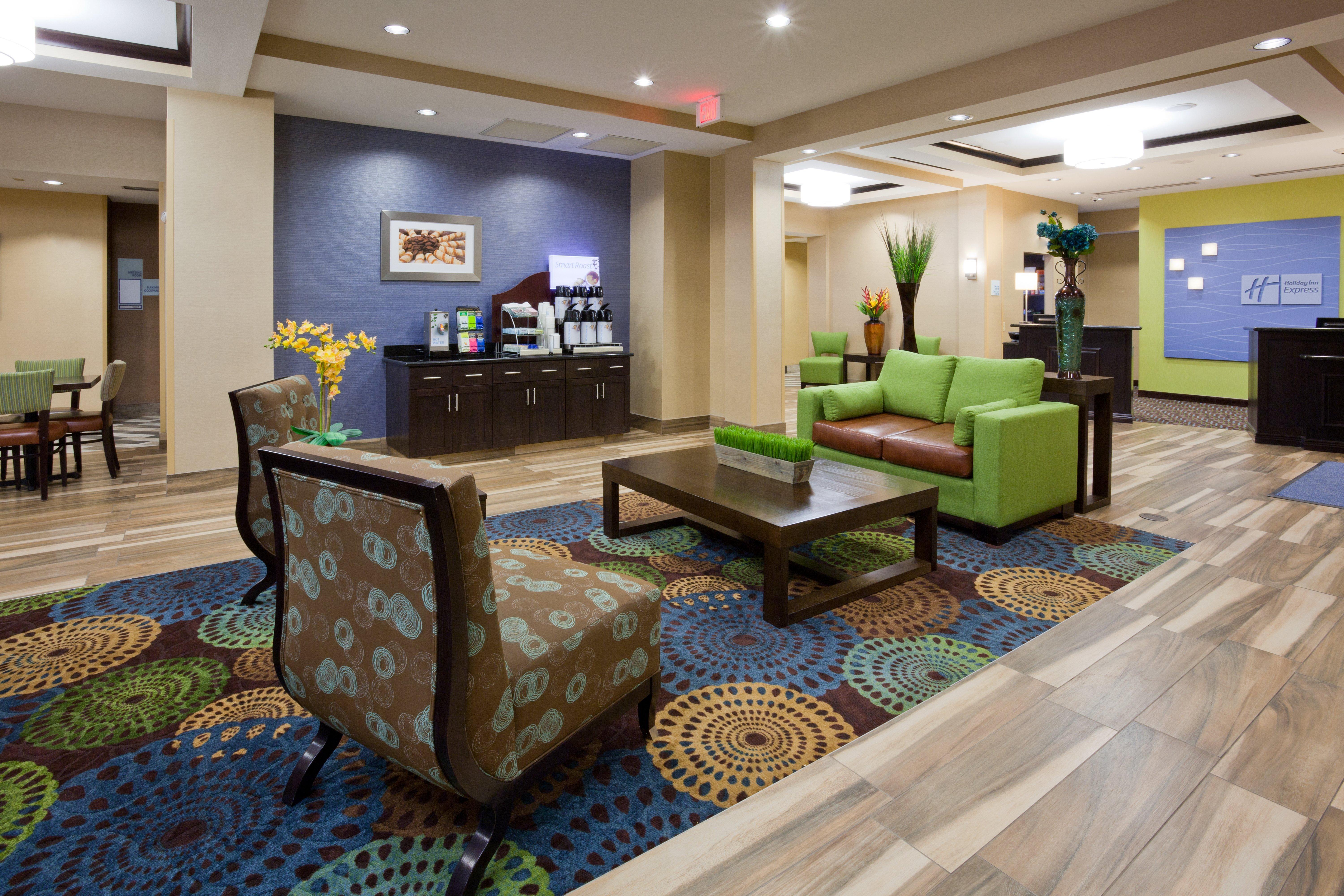 Holiday Inn Express & Suites Fort Dodge By Ihg Exterior foto