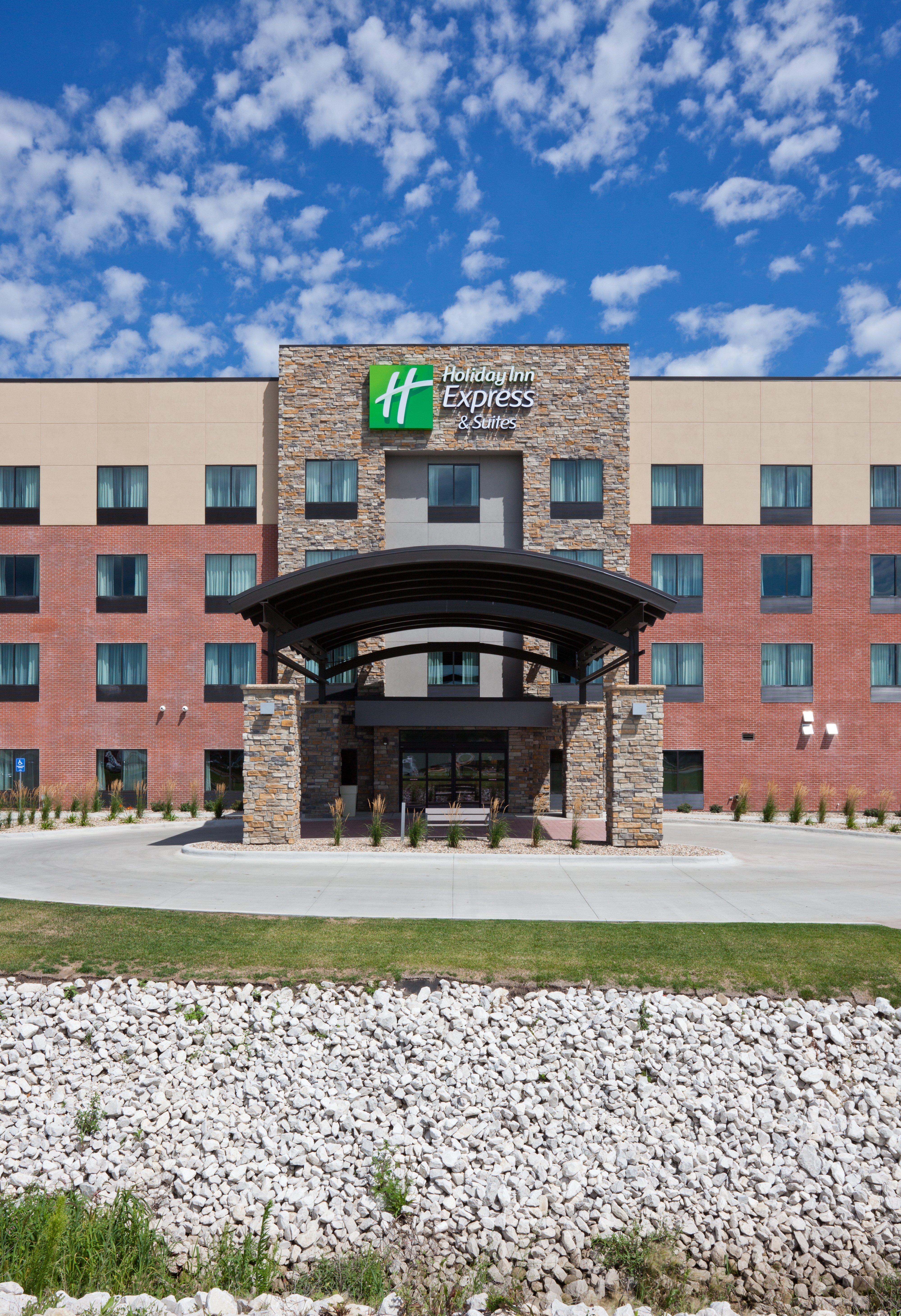 Holiday Inn Express & Suites Fort Dodge By Ihg Exterior foto