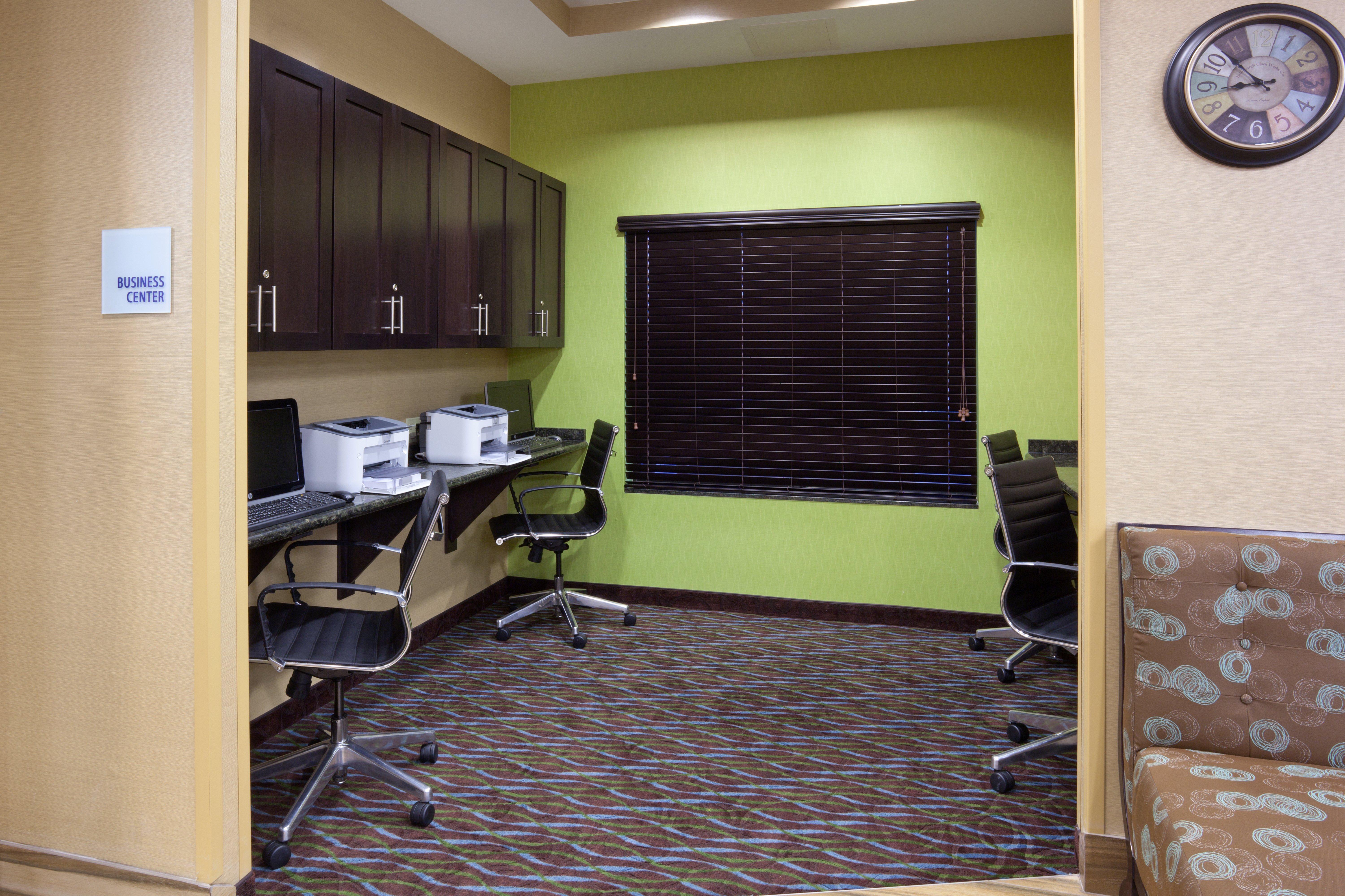Holiday Inn Express & Suites Fort Dodge By Ihg Exterior foto