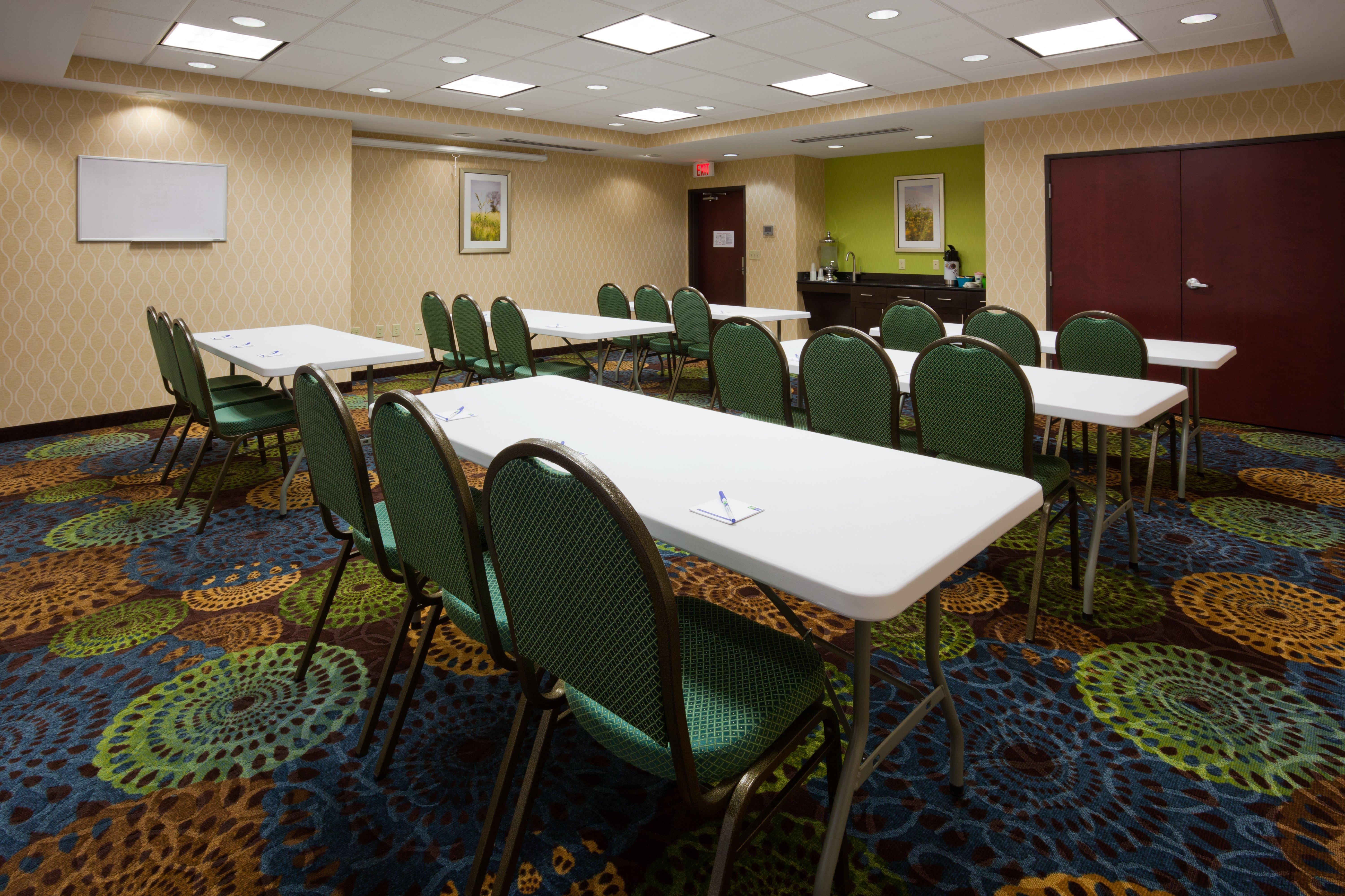 Holiday Inn Express & Suites Fort Dodge By Ihg Exterior foto