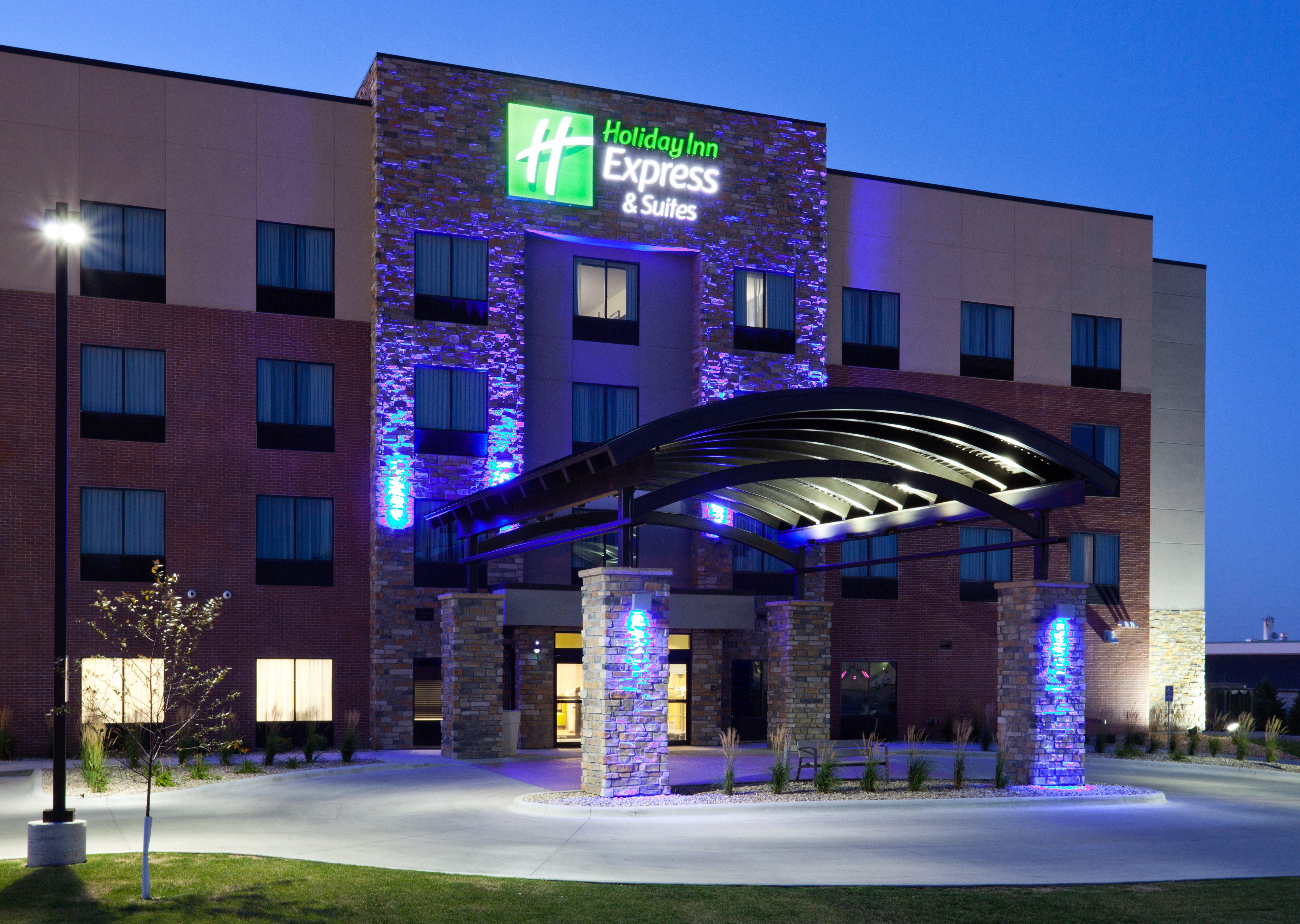Holiday Inn Express & Suites Fort Dodge By Ihg Exterior foto