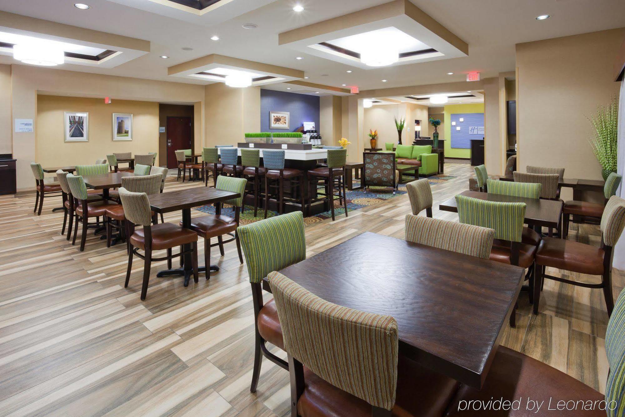 Holiday Inn Express & Suites Fort Dodge By Ihg Exterior foto