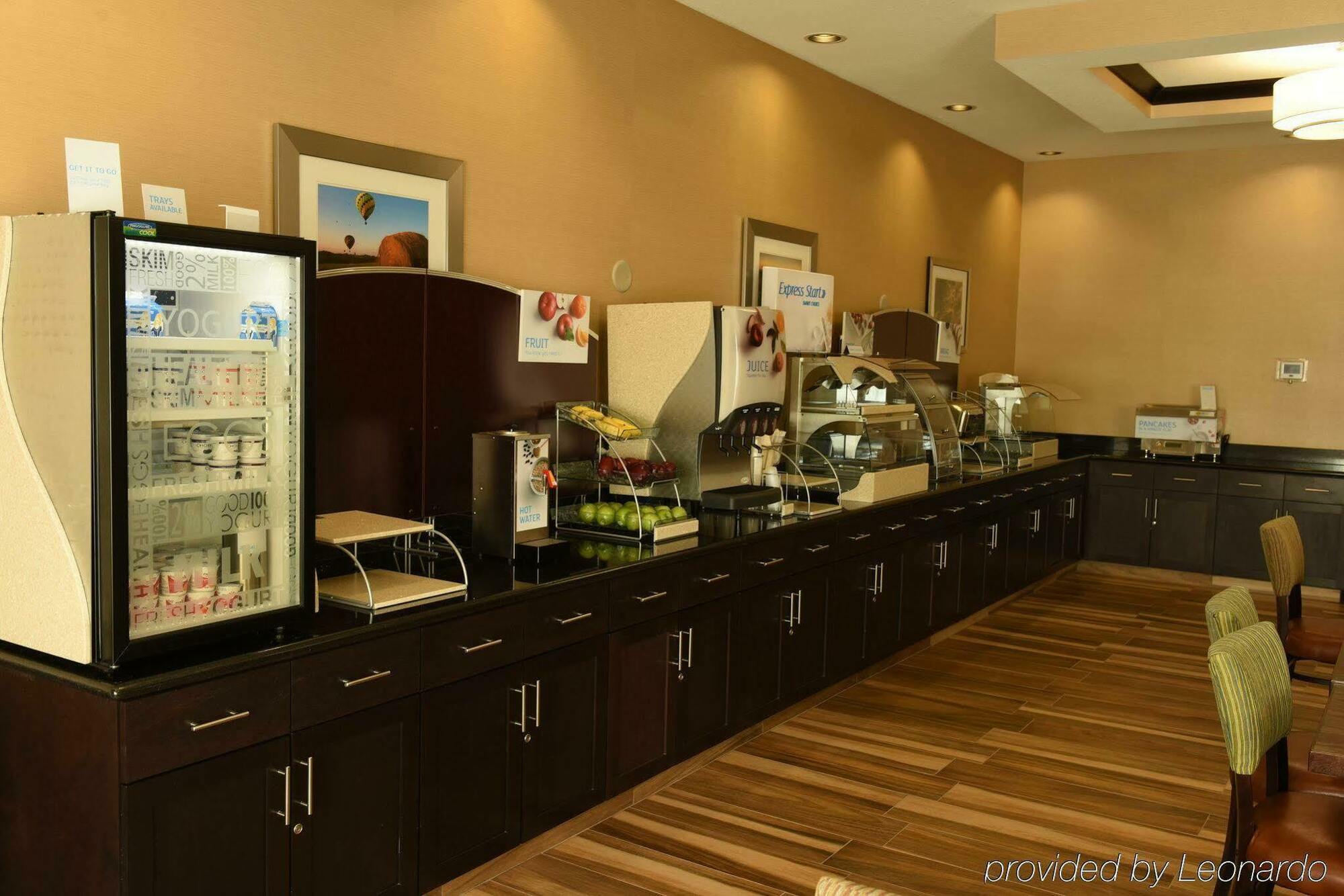 Holiday Inn Express & Suites Fort Dodge By Ihg Exterior foto